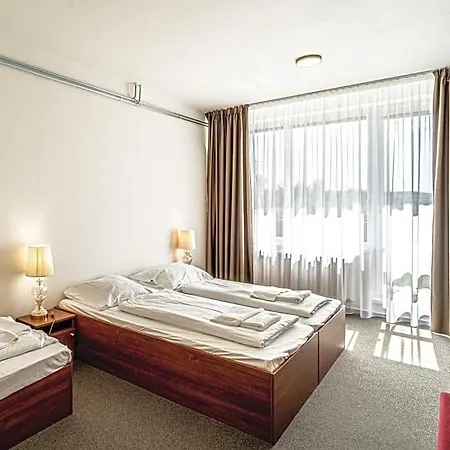 Fontana Hotel *